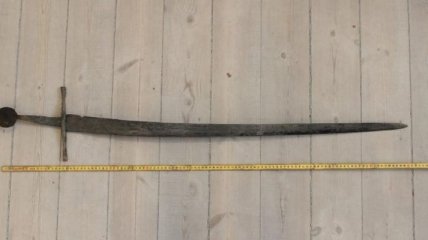 В Дании водопроводчики нашли средневековый меч