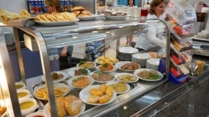 Цена трапезы - один поход в магазин: сколько стоит пообедать в столовой Рады (фото)