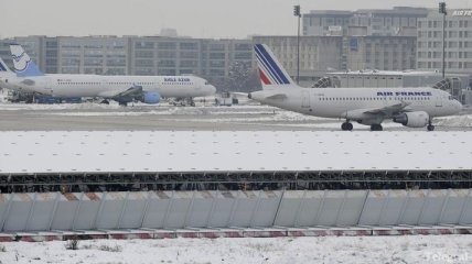 В Париже отменили почти половину авиарейсов