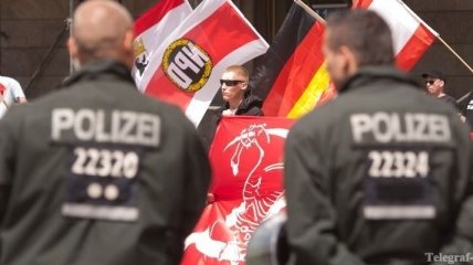 В Германии скрываются более 100 опасных правых экстремистов 