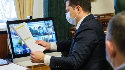 Зеленский задумал привлечь полицейских к проведению вакцинации от коронавируса
