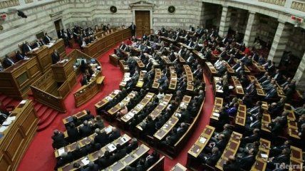Греция приняла проект бюджета страны на 2013 год