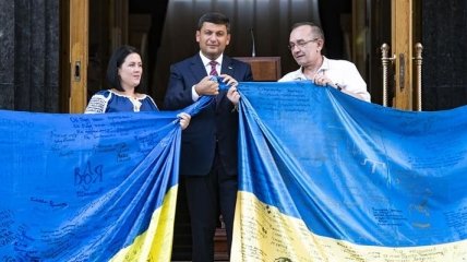 В Киеве Гройсман принял участие в церемонии поднятия Государственного Флага