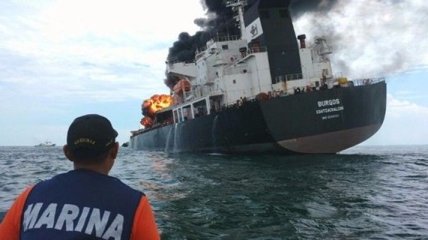 В Мексиканском заливе загорелось нефтяное судно