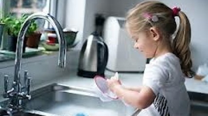 Клуб звездных мам: как привлечь детей к домашнему труду (видео)
