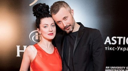 YUNA-2019: Сергей Бабкин на красной дорожке с беременной женой