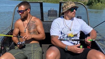 Усик и Ломаченко сходили на рыбалку, но не забыли о спортивной составляющей (Фото)