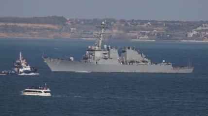 Военный эсминец США вошел в порт Одессы
