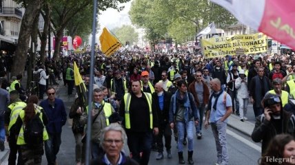 Во Франции в акции "желтых жилетов" приняли участие 9 тыс. человек
