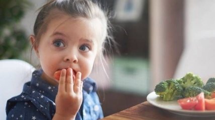 Як виховати в дитині адекватне сталення до їжі