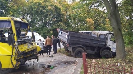 На Львовщине грузовик врезался в маршрутку, есть пострадавшие