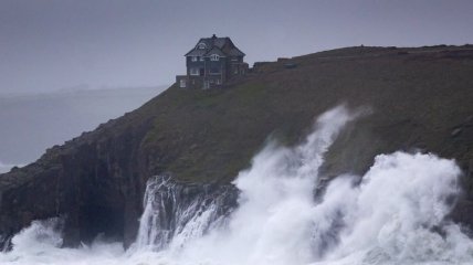 "Идеальный шторм": В Северной Атлантике заявили о сильнейшем стихийном бедствии