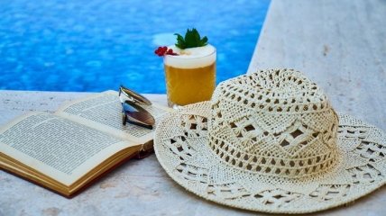 Жаркие курорты часто дарят жаркие романы: топ-10 произведений о курортной любви