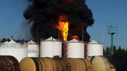 Названа вероятная причина пожара на нефтебазе под Киевом