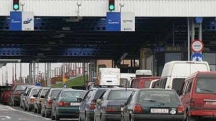 На границе с Польшей образовались очереди из 710 автомобилей
