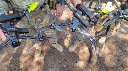 Украинский беспилотник отлично справляется с бронетехникой противника