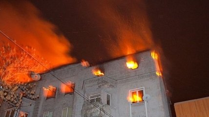 Пожар по ул. Мазепы в столице уничтожил 600 кв. метров (Фото)