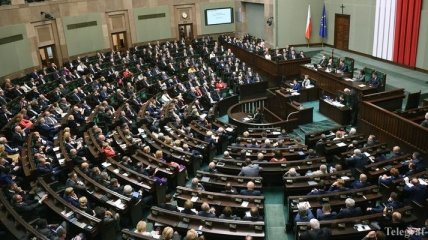 В Польше хотят ввести зарплату для жены президента