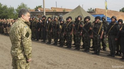 Сегодня Порошенко примет участие в церемонии памяти жертв войны