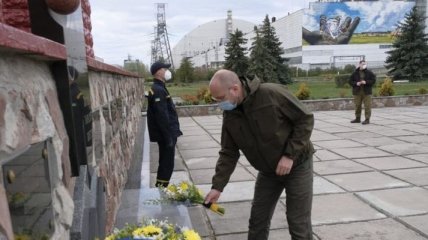Шмыгаль почтил память спасателей и ликвидаторов последствий аварии на ЧАЭС