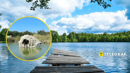 Чоловік створив собі "житло" на воді