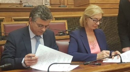 Денисова и омбудсмен Греции подписали меморандум о сотрудничестве