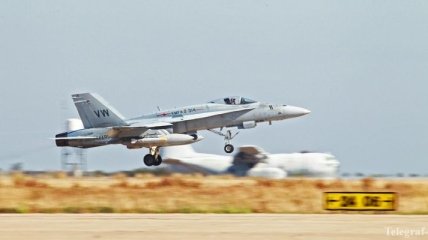 Самолеты США сбросили очередную гуманитарную помощь над Ираком