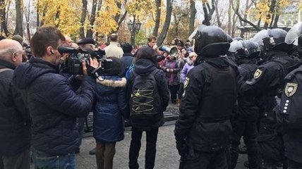 Столкновения полиции с протестующими в Одессе: пострадали 6 полицейских