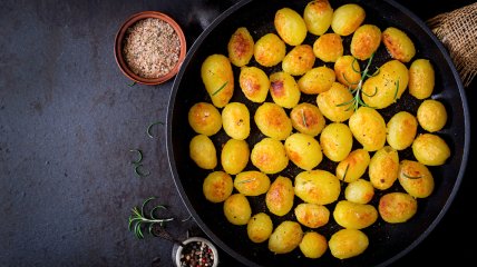 Печеный картофель в духовке: вкусные рецепты и полезные советы