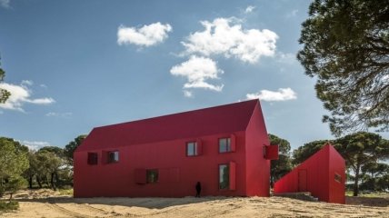 Роскошный красный домик в Португалии (Фото)