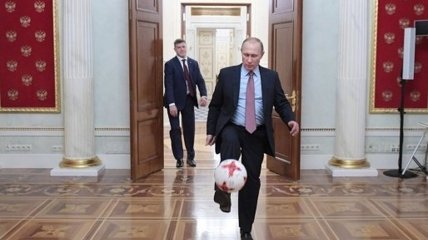 владимир путин играет в футбол
