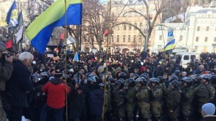 На Майдане митингуют в поддержку блокады Донбасса