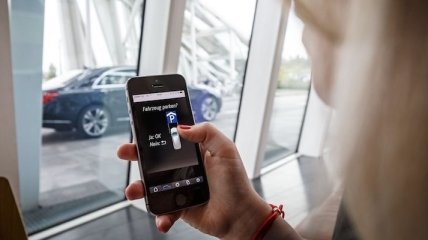 Mercedes разработает технологию дистанционной парковки машины