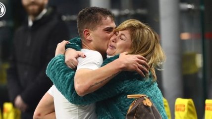 Форвард Интера отпраздновал дебютный гол с мамой (Видео)