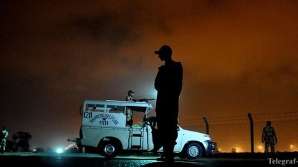 При нападении боевиков на аэропорт в Пакистане погибли 10 человек