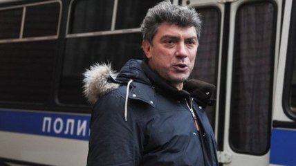 В Москве снова сняли мемориальную табличку с дома Немцова
