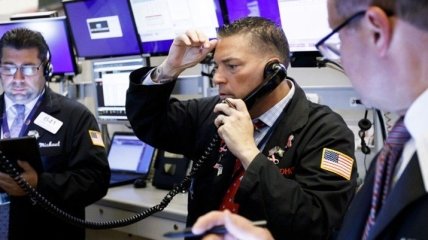 Индекс Dow Jones за день упал более чем на 3% 
