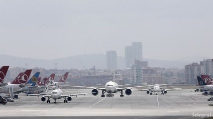 Аэропорт Стамбула возобновил работу после сообщений о стрельбе 