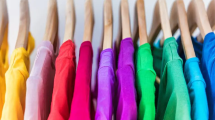Які кольори в одязі допоможуть виглядати стрункішою
