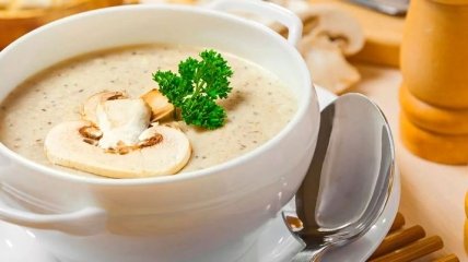 Рецепт дня: грибной крем-суп с пармезаном