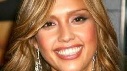 Альба будет рожать под гипнозом