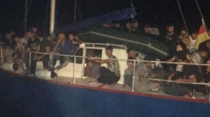 В Италии задержали украинскую яхту с более 70 нелегалами на борту