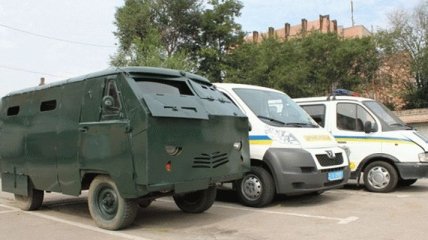 Сотрудники Запорожского ГАИ отремонтировали автомобиль для зоны АТО