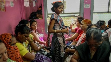 Как выглядят вагоны для женщин в Мумбаи (Фото)
