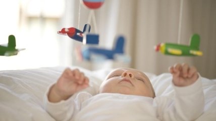 Как выбрать безопасный мобиль на кроватку для новорожденных