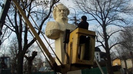 В Бродах демонтирован памятник русскому полководцу Михаилу Кутузову