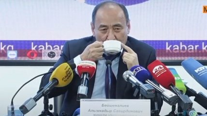 Надо пить как чай: министр Кыргызстана решил лечить коронавирус ядовитым растением (видео)