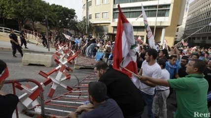 В Бейруте протестующие штурмуют здание правительства