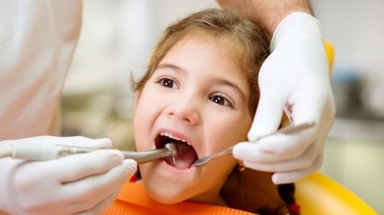 Смена молочных зубов на постоянные: консультация специалиста