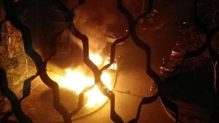 В Одессе во дворе сгорели три авто